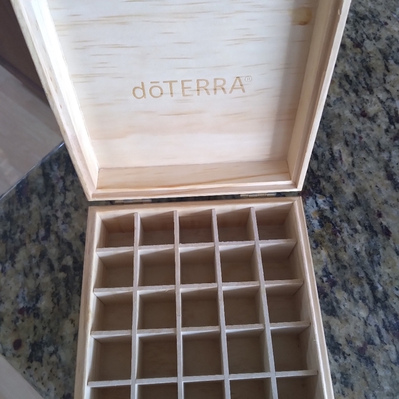 Doterra oil box and small vile keychain bag - Picture 5 of 9